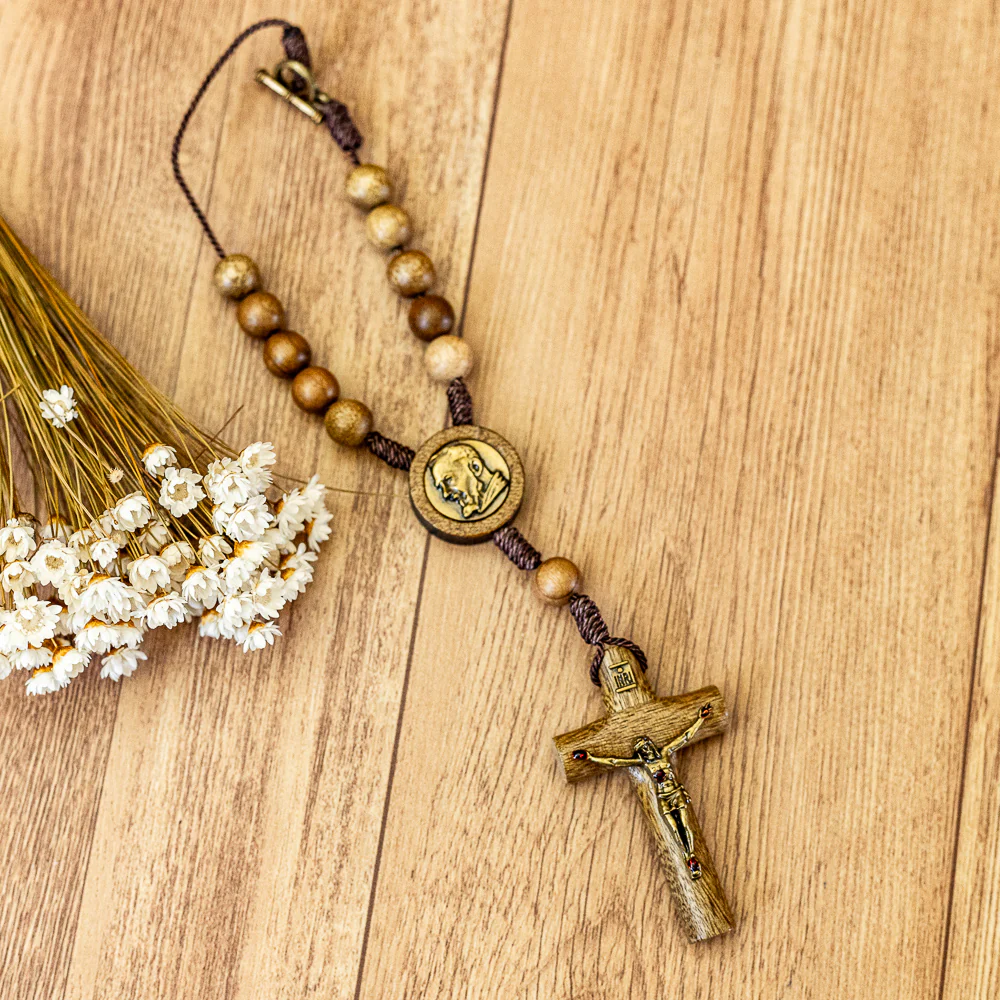 Adorno de Carro Dezena São Padre Pio Madeira - Image 4