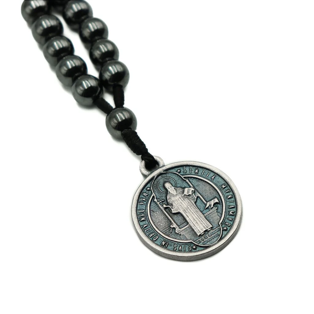 Chaveiro Dezena de São Bento Hematita Medalha Prata Velha - Image 3