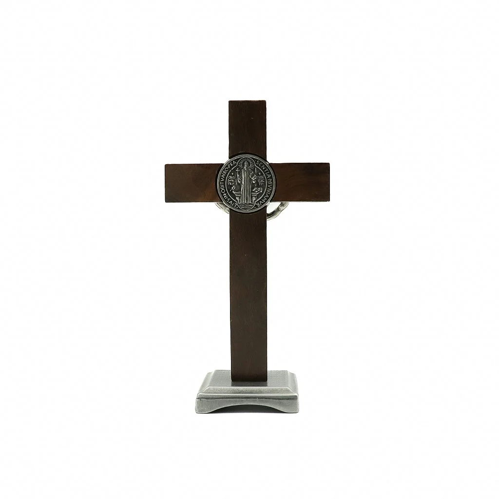 Crucifixo Madeira 11 cm para mesa Niquel com Medalha de São Bento - Image 3