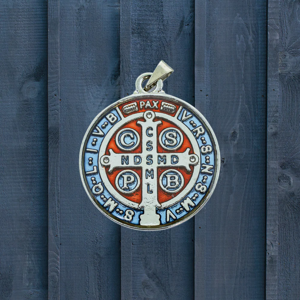 Medalha de São Bento 30 mm Níquel - Resinada - Image 5