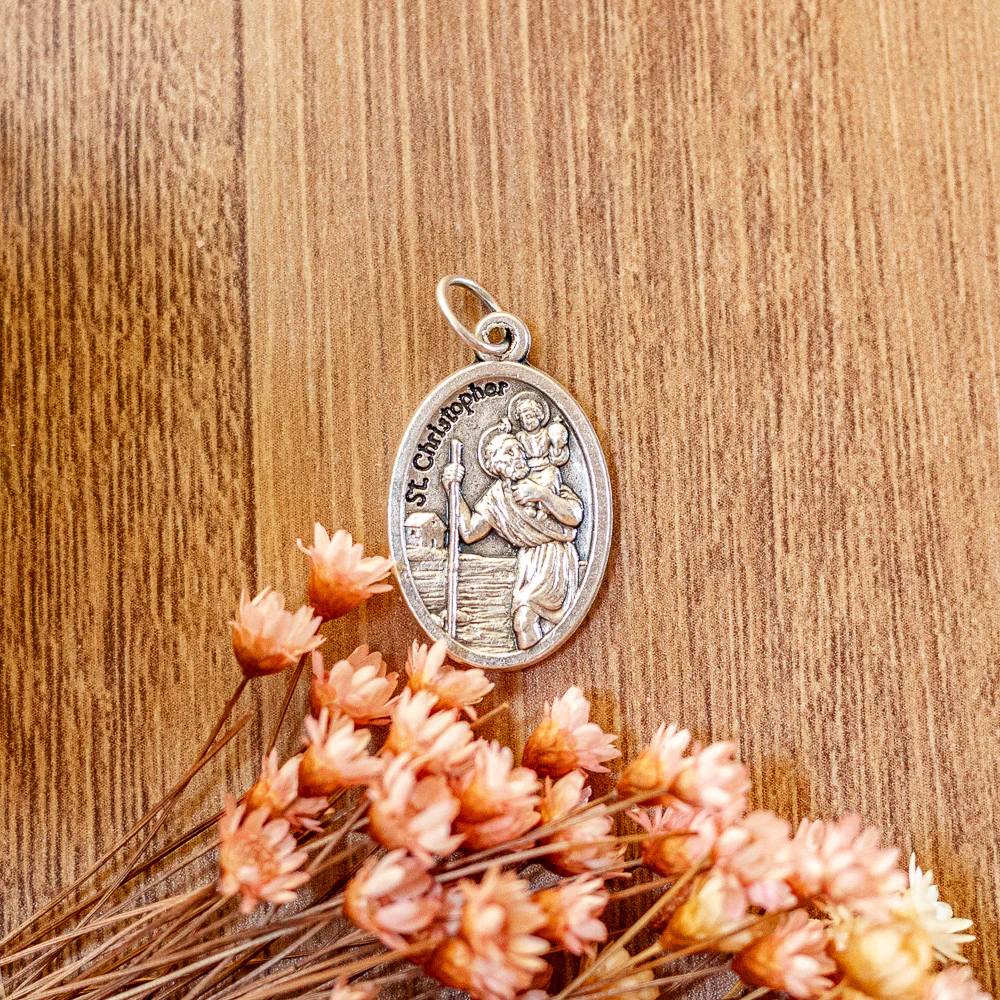 Medalha Italiana de São Cristóvão Mãos em Oração - Image 3