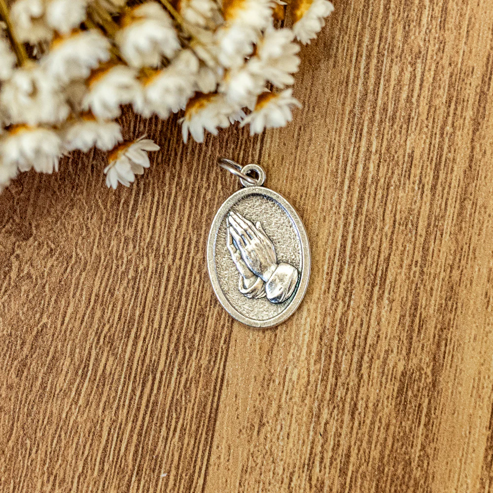 Medalha Santa Teresa de Calcutá e Mãos - Italiana - Image 4