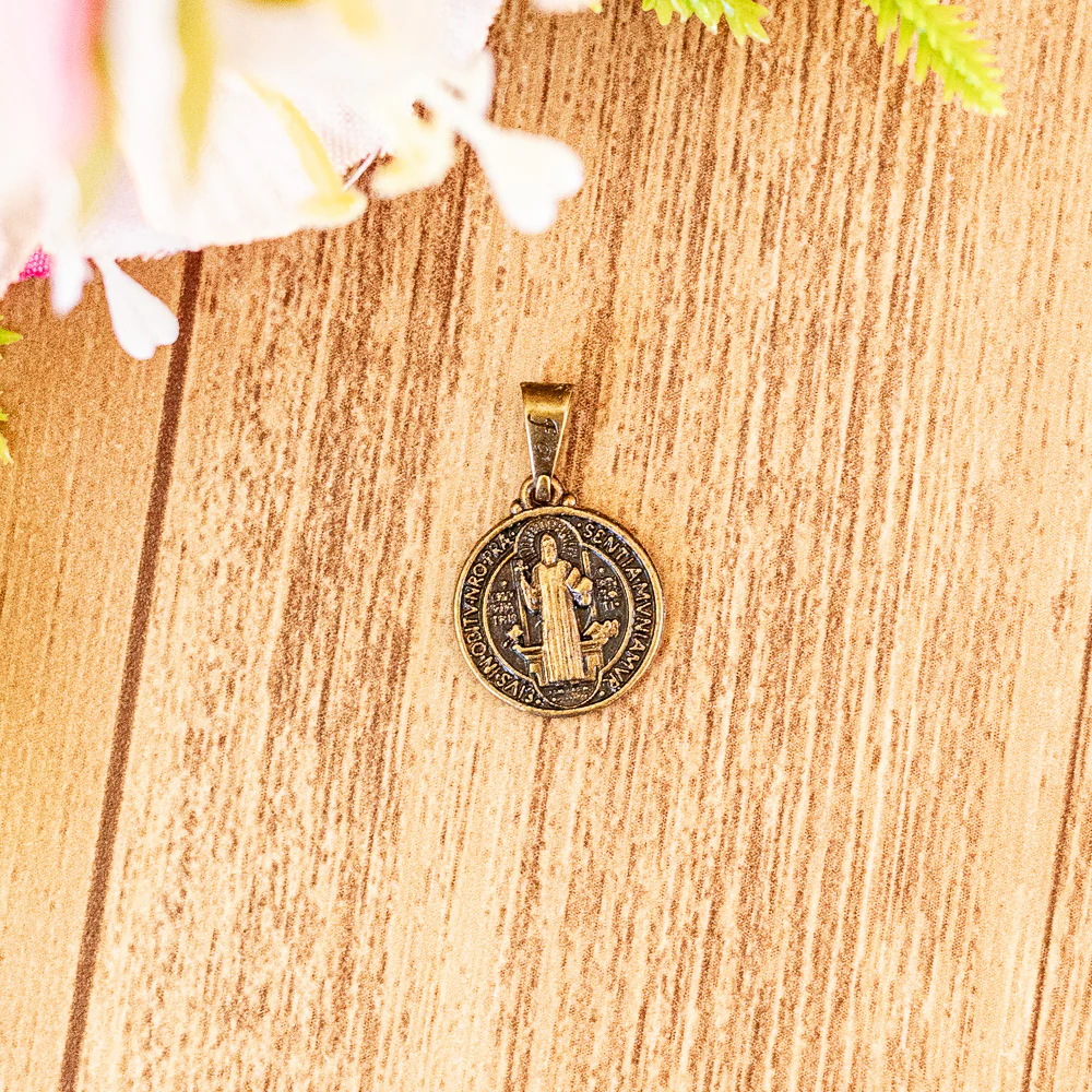 Medalha São Bento 20 mm - Ouro Velho - Image 4
