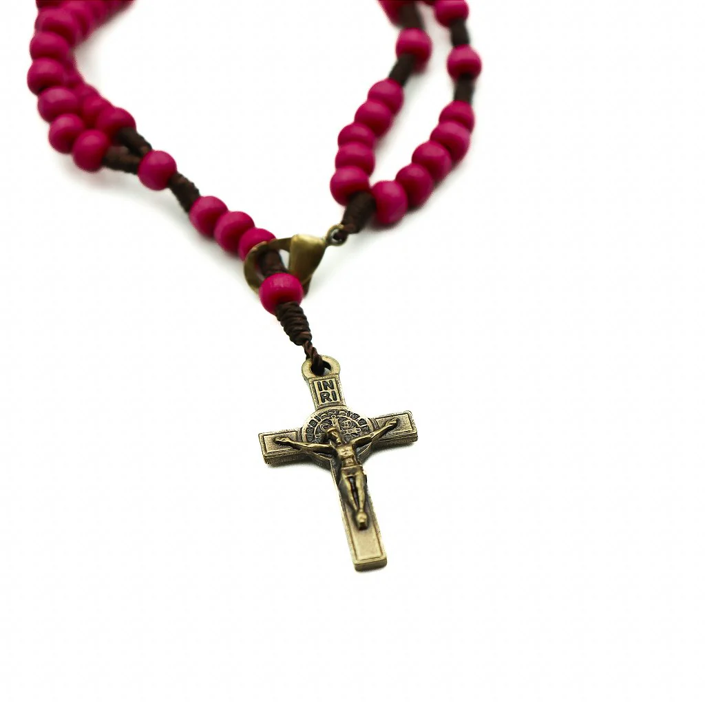 Pulseira Terço Acampamento Madeira 4mm Rosa - Image 3
