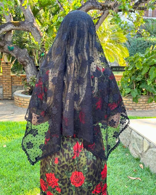 Véu Preto Para Santa - Modelo Retangular - Image 3